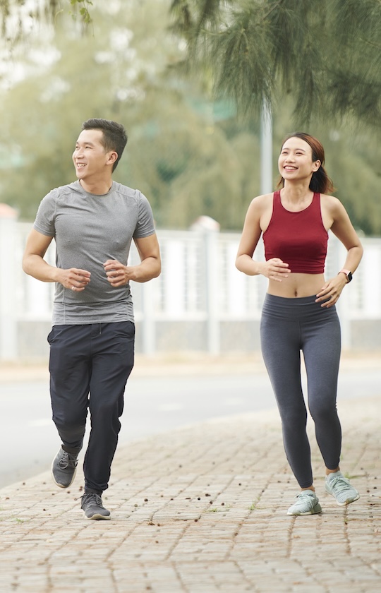 Couple_Jogging_In_The_Street_original_460442